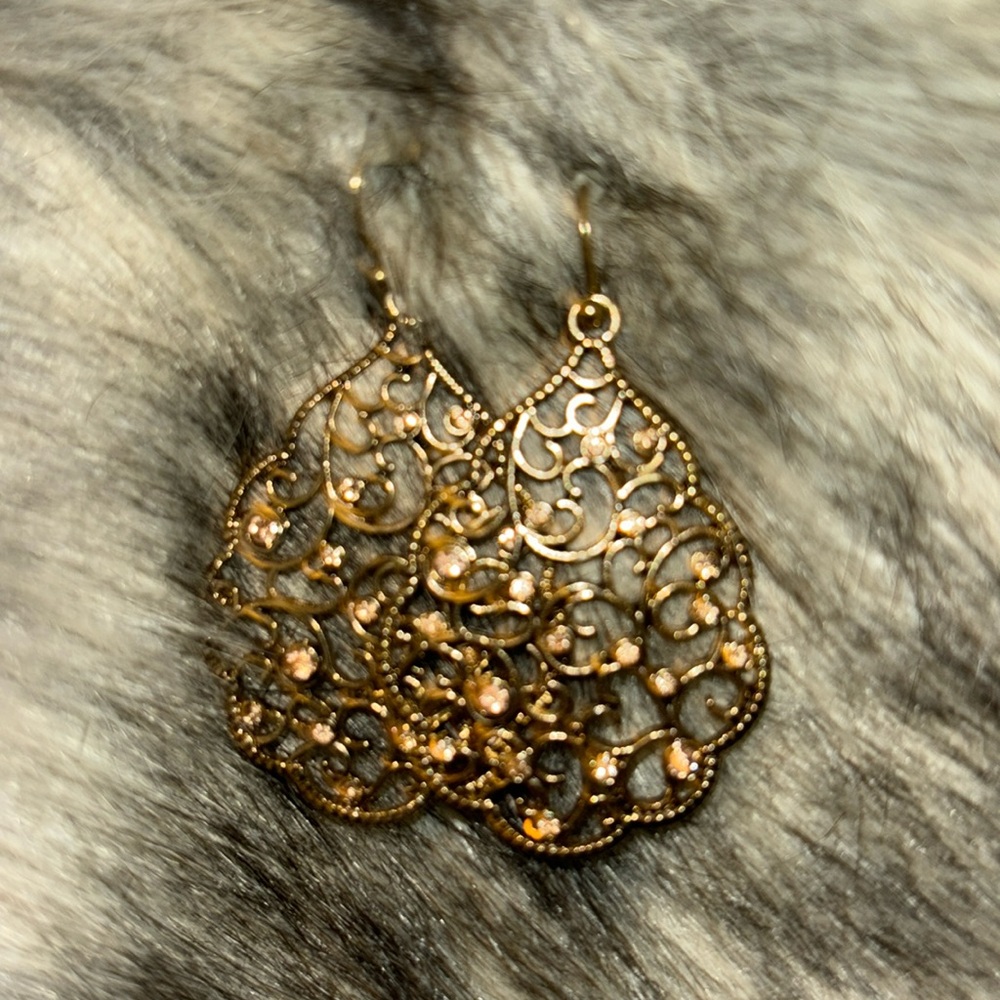 Gold detailed script earrings